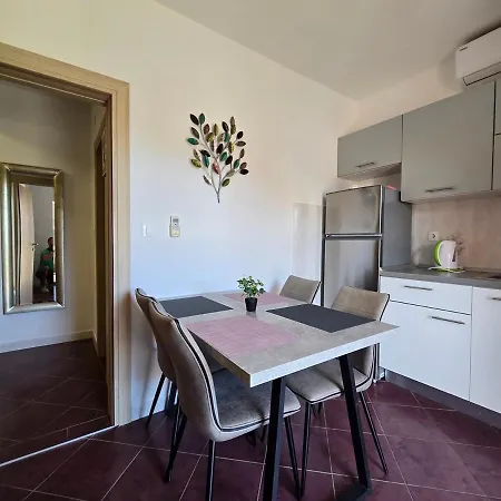 Gina شقة زاتون