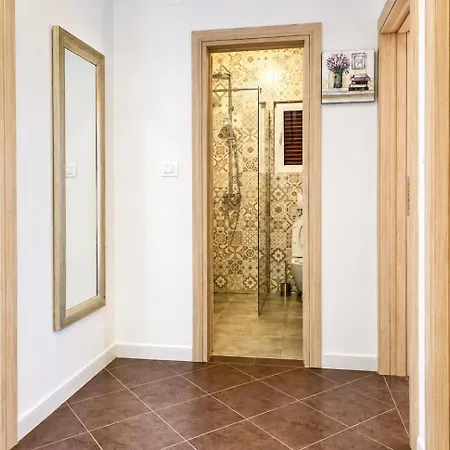 Gina Apartment *